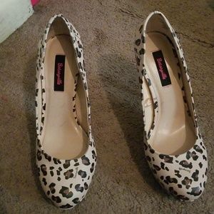 Betsy Jhonson Heels EUC😍